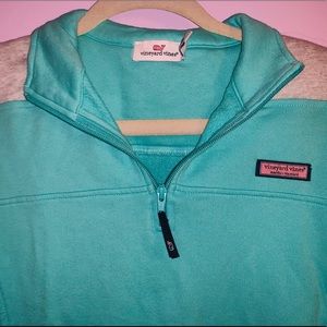 Vineyard Vines pullover (M)